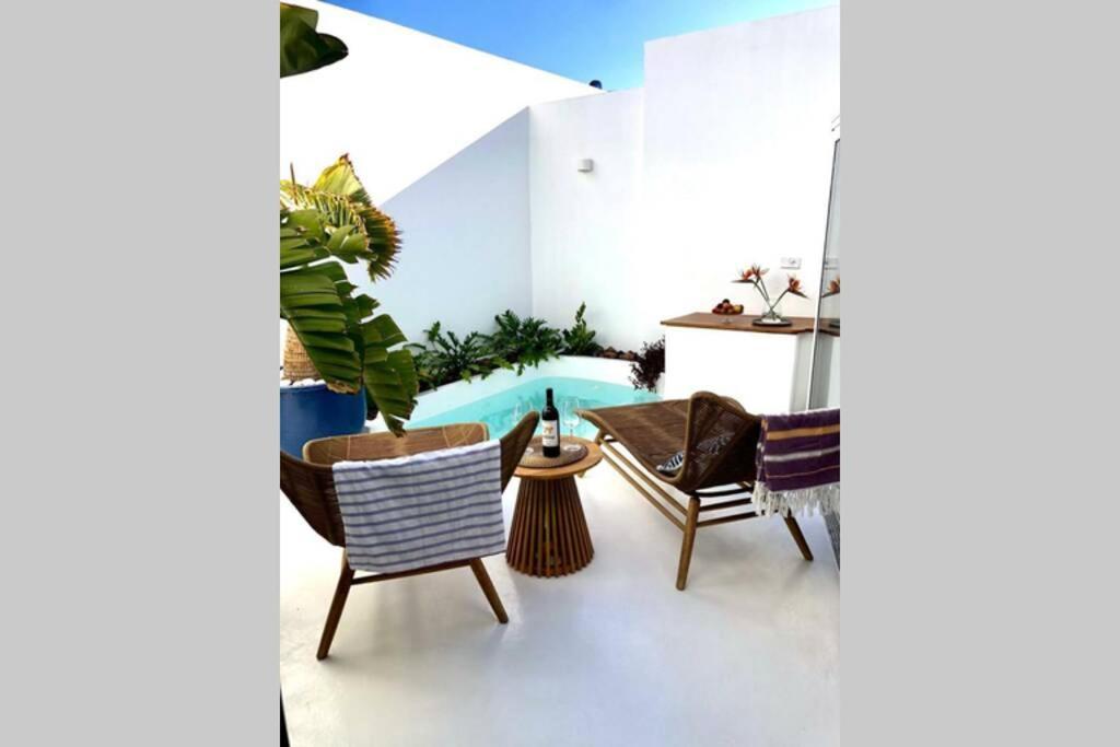 Unique, Stylish & Calm El Estanque By The Sea, Adults Only Villa Costa Teguise Buitenkant foto