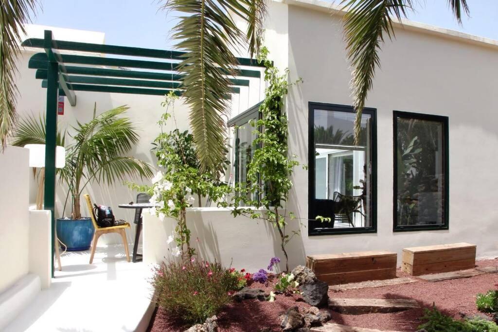 Unique, Stylish & Calm El Estanque By The Sea, Adults Only Villa Costa Teguise Buitenkant foto