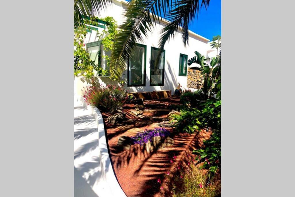 Unique, Stylish & Calm El Estanque By The Sea, Adults Only Villa Costa Teguise Buitenkant foto