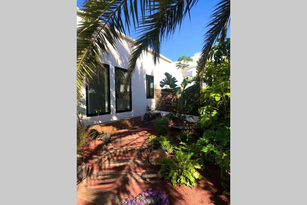 Unique, Stylish & Calm El Estanque By The Sea, Adults Only Villa Costa Teguise Buitenkant foto